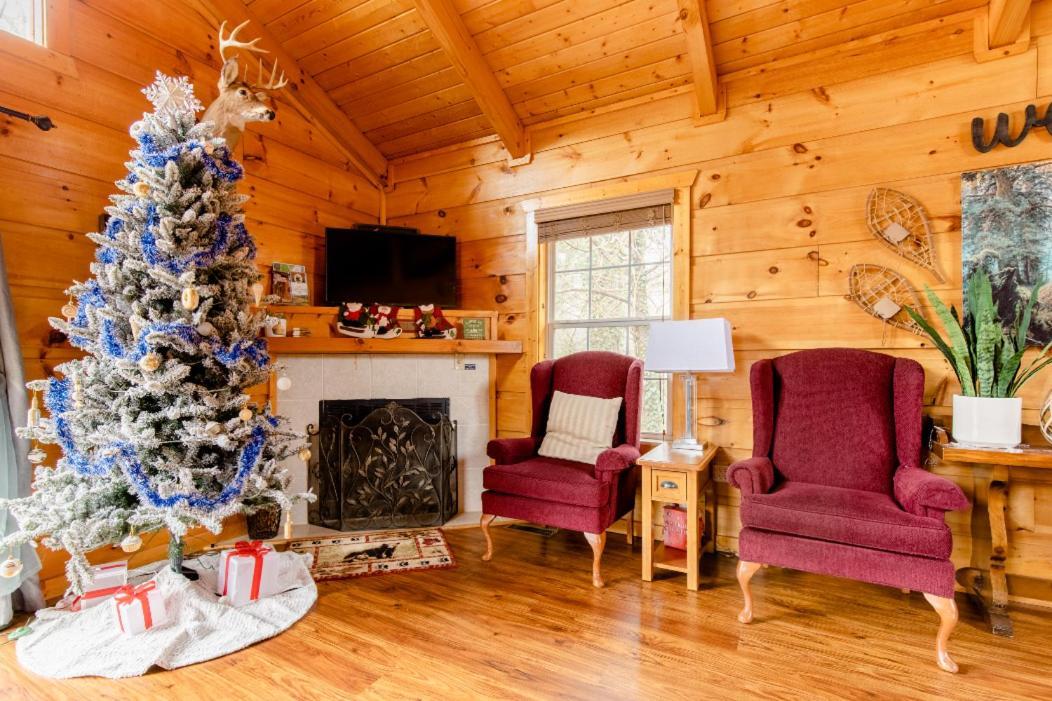 Willa Cozy Cabin W/Hot Tub & Wifi In Gatlinburg Zewnętrze zdjęcie