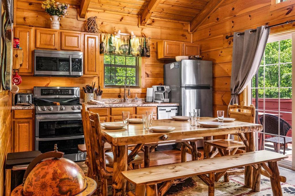 Willa Cozy Cabin W/Hot Tub & Wifi In Gatlinburg Zewnętrze zdjęcie